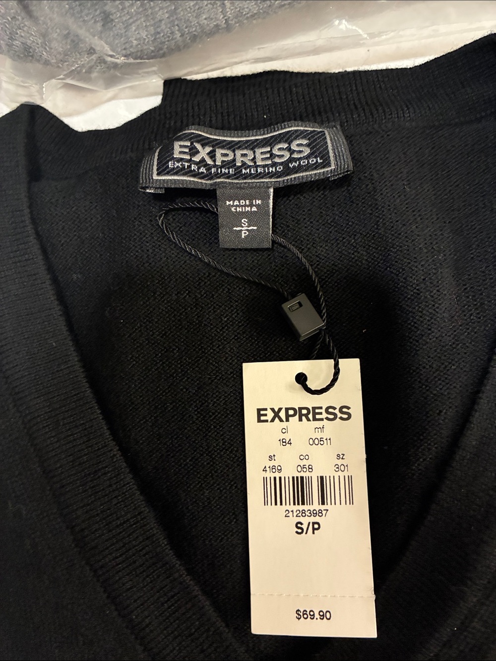 Express Men’s V-Neck Sweater - Black